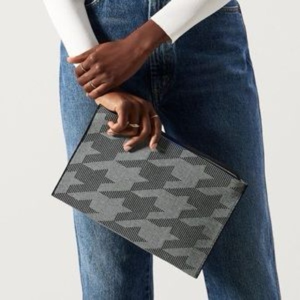 Rothy’s The Wristlet in Black Houndstooth (Retired) NWT